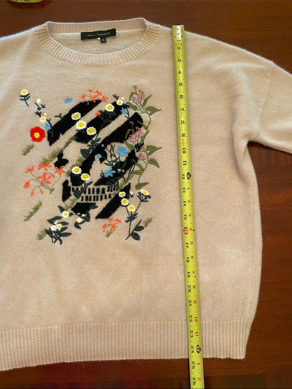Skull Cashmere Pale Pink Crewneck Sweater with Floral Embroidery Skull  Motif - Picture 11 of 13